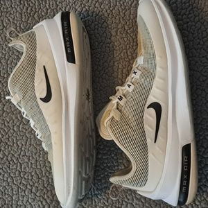 Nike Air Max Axis (AA2148-102)